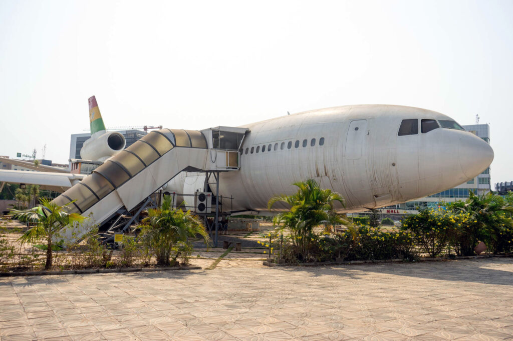 01 Airplane Restaurant Accra DSC00562