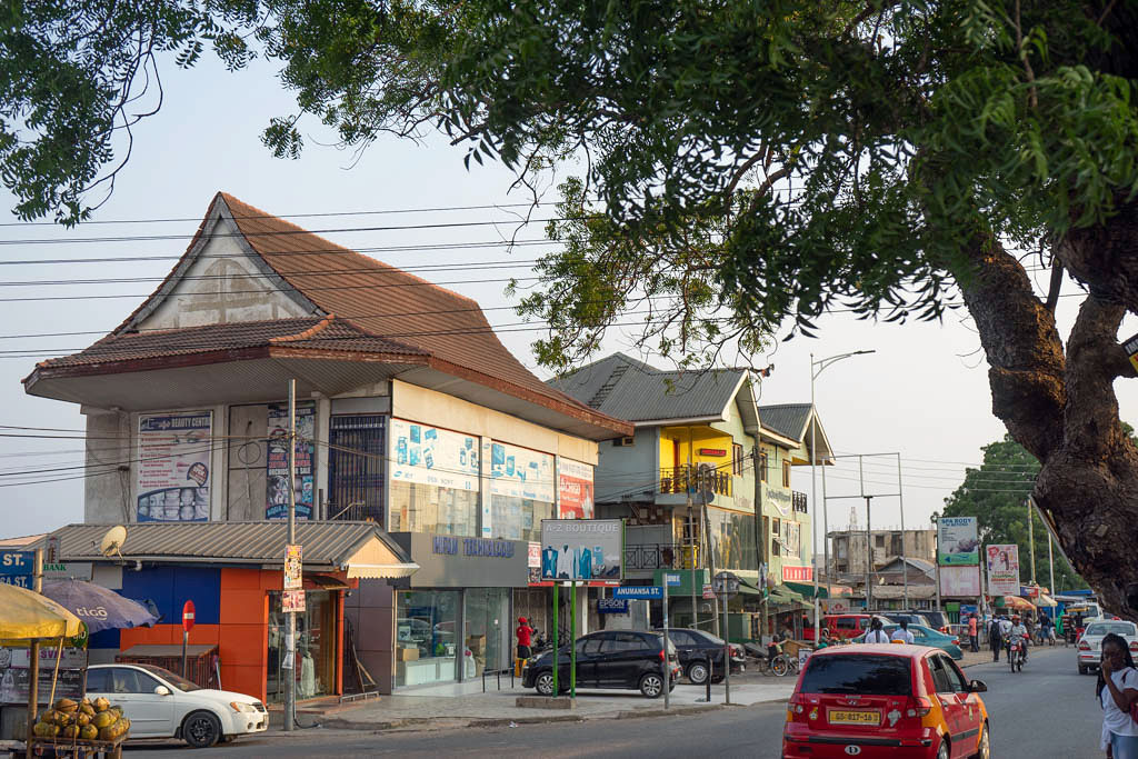 01 Oxford Street Accra DSC00644