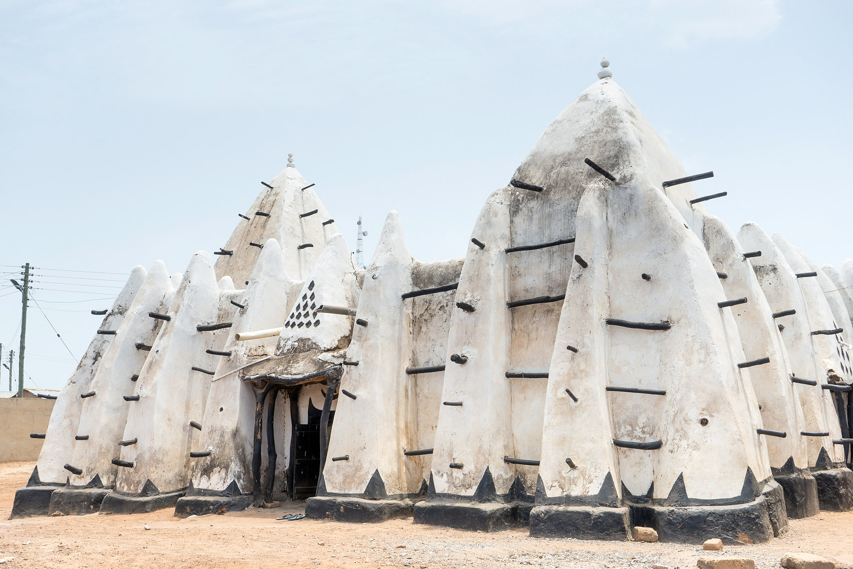 1 Larabanga Mud Mosque DSC04387
