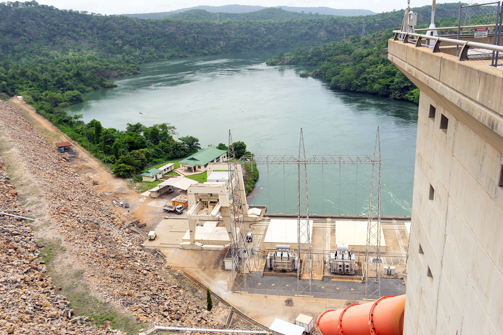 08 Akosombo Dam DSC06201