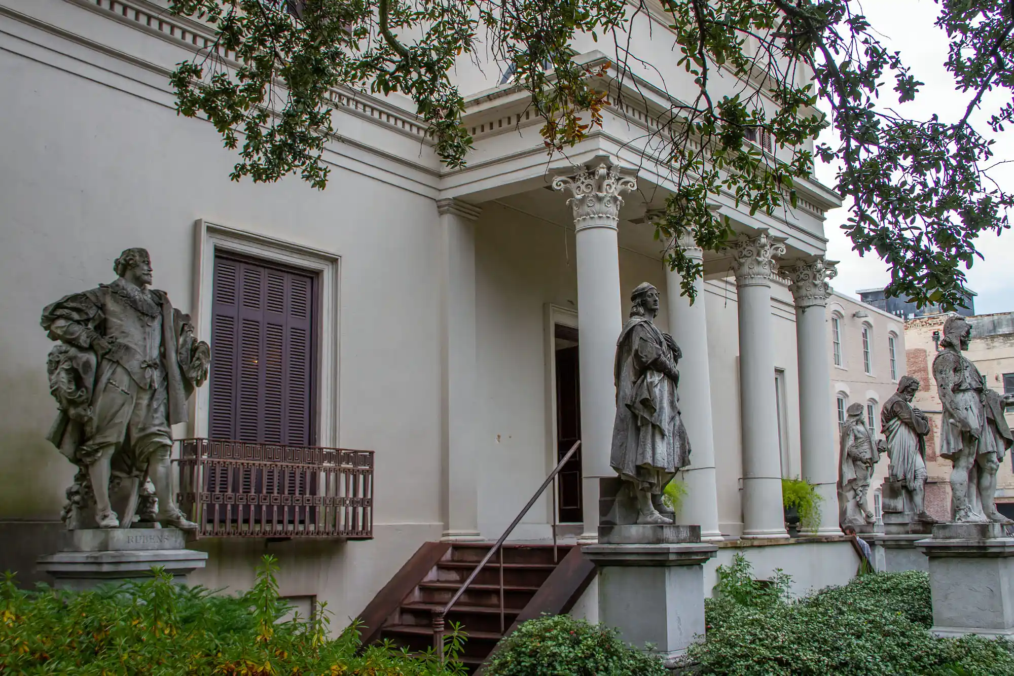 Telfair Square 3 Telfair Museum Statues