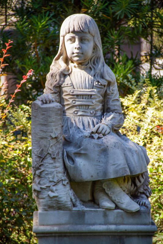 Bonaventure Cemetery - Good Fortune Comes to Those Who Die 2 Gracie Watson statue at the Bonaventure Cemetery in Savanna