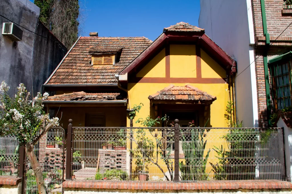 Belgrano "R" - Resplendent, Residential, Revoltingly Rich 2 Cute little yellow house in Belgrano R
