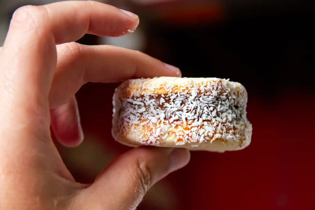 alfajores with dulce de leche