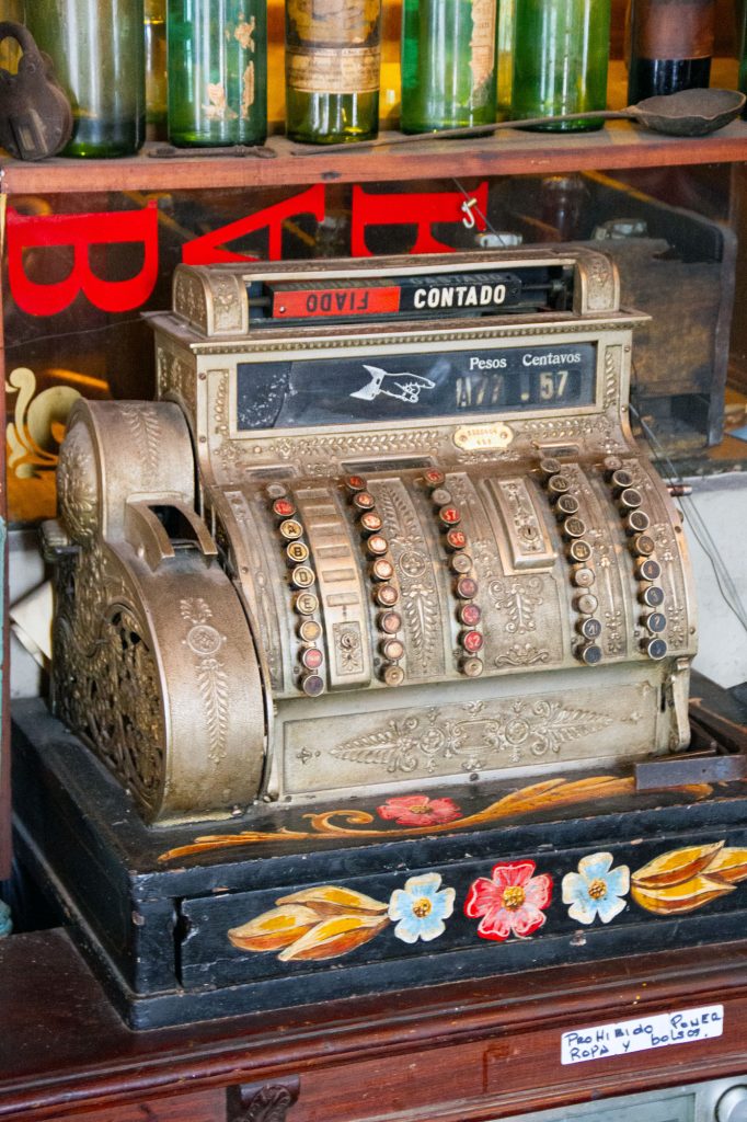 Bar Notable old cash register